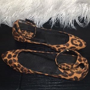 👩🏽‍🎓SALE- Leopard Print Ballet Flats Size8